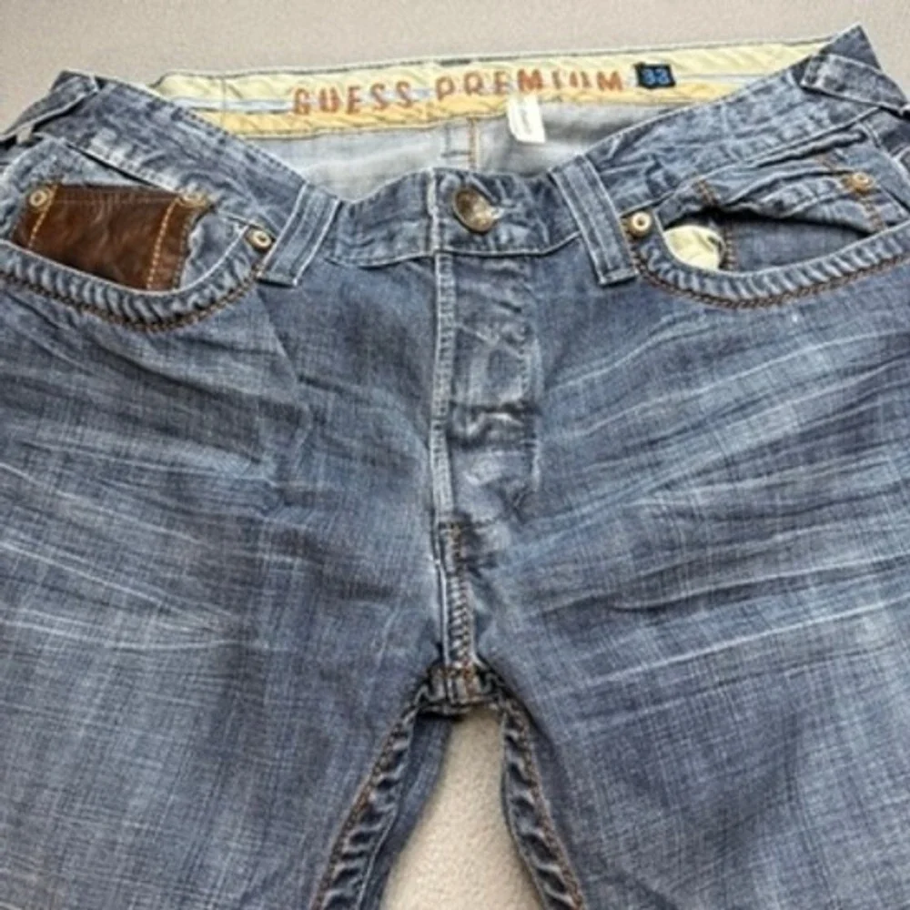 Guess Pasadena Premium Straight Leg Jeans Men (FIT 34x32) Blue Denim Distressed